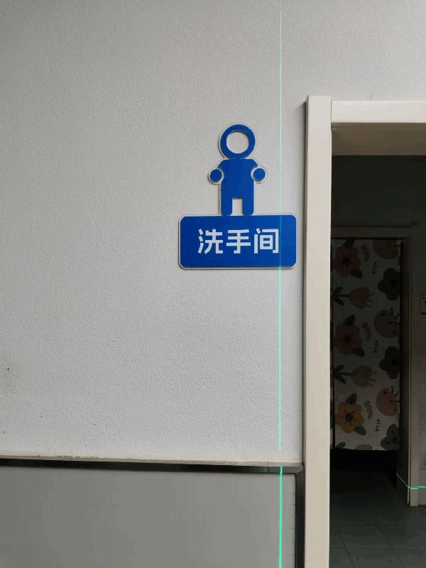 办公室走廊企业文化墙亚克力与PVC材质对比