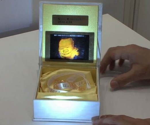 新型打印机制作3D动态胎儿微笑全息图像